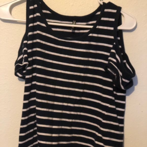Dark blue and white striped crop top - Picture 3 of 4